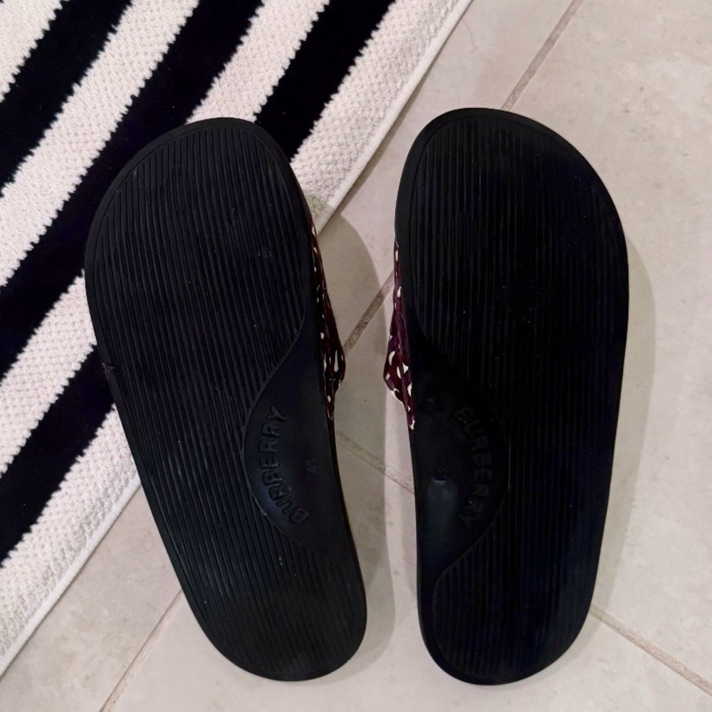 Burberry Vintage Check Slides + Box - Picture 7 of 7